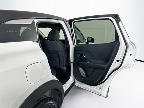 Used 2025 Nissan Kicks SV AWD/4WD image 27