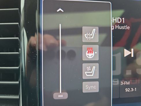 Used 2023 Chrysler Pacifica Limited FWD image 30