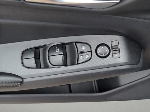 Used 2025 Nissan Altima 2.5 SV FWD image 15