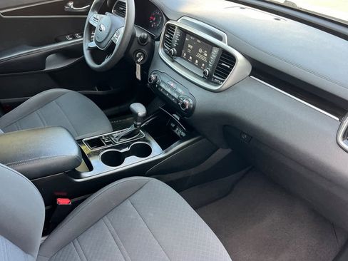 Used 2019 Kia Sorento LX image 20