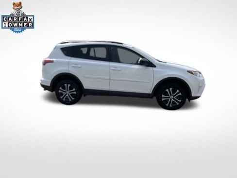 Used 2017 Toyota RAV4 LE FWD image 2