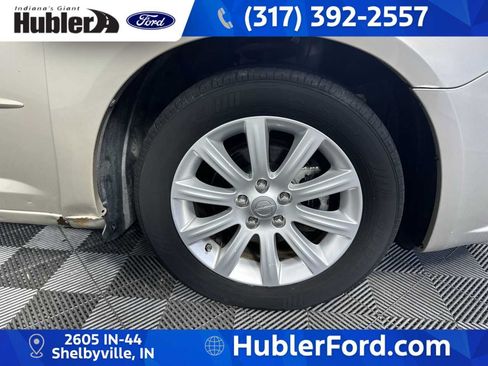 Used 2013 Chrysler 200 Touring FWD image 10