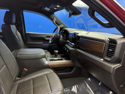 Used 2023 Chevrolet Silverado 1500 High Country w/ Technology Package image 28