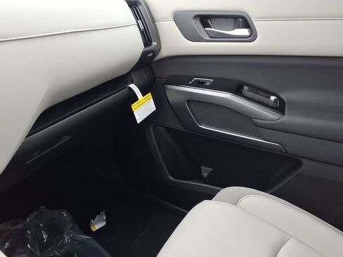 New 2026 Nissan Pathfinder SL image 23