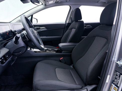 Used 2025 Kia Sportage LX FWD image 18