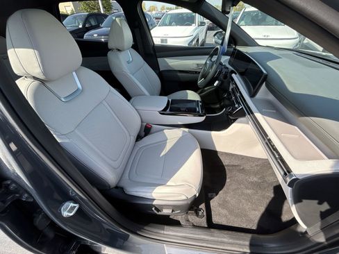 Used 2025 Hyundai Tucson Limited image 28