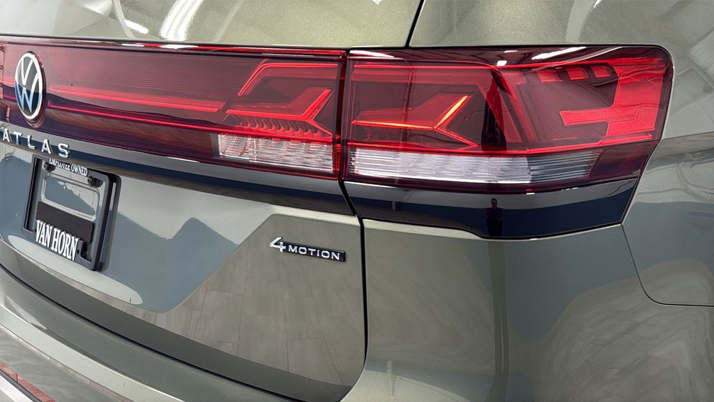 Used 2025 Volkswagen Atlas Peak Edition SE AWD/4WD image 38