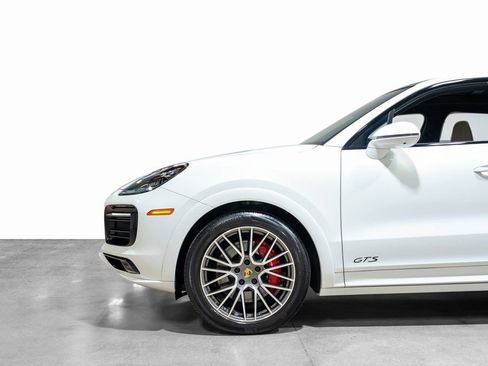 Used 2022 Porsche Cayenne GTS AWD/4WD image 28