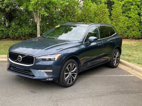Used 2022 Volvo XC60 B5 Momentum AWD/4WD image 3