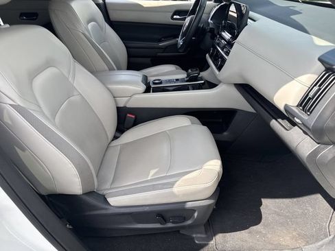 Used 2022 Nissan Pathfinder SL AWD/4WD image 28