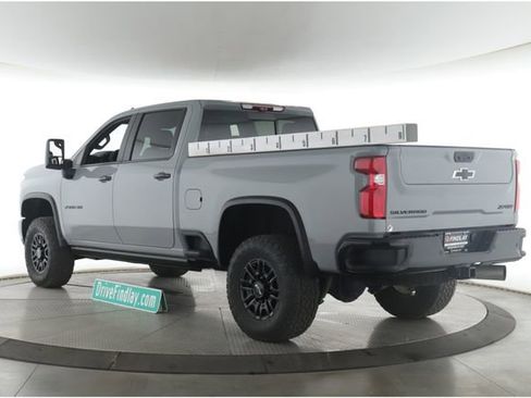 Used 2024 Chevrolet Silverado 2500 ZR2 w/ Technology Package AWD/4WD image 8