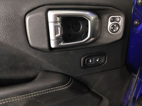 Used 2018 Jeep Wrangler Unlimited Sahara image 24