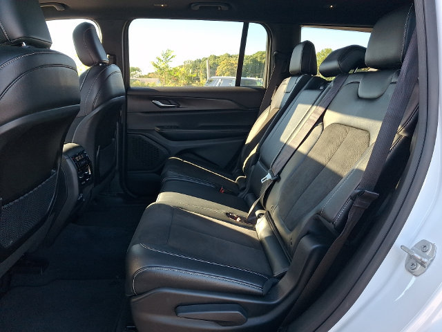 Used 2023 Jeep Grand Cherokee L Laredo AWD/4WD image 18
