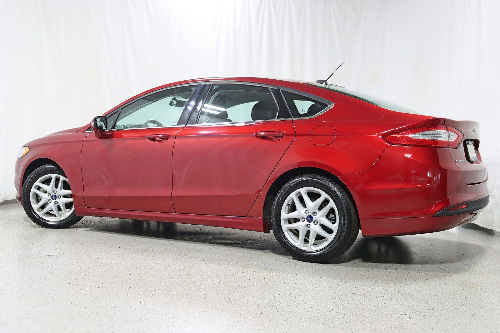 Used 2016 Ford Fusion SE FWD image 9