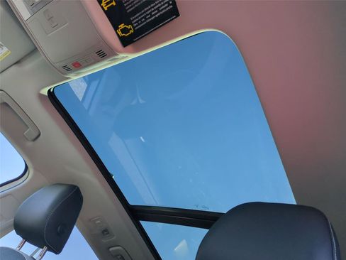 New 2026 Volkswagen Taos SE image 10