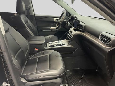 Used 2023 Ford Explorer XLT w/ Equipment Group 202A RWD image 16
