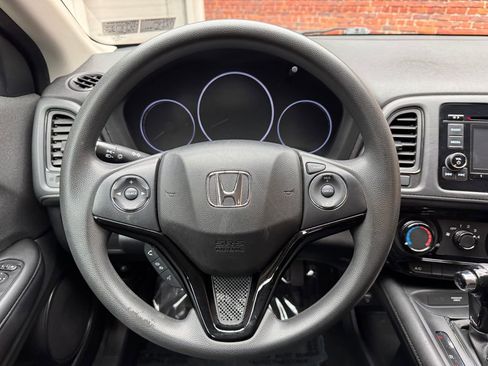 Used 2021 Honda HR-V LX image 14
