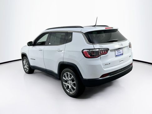 Used 2022 Jeep Compass Latitude w/ Sun and Sound Group AWD/4WD image 7