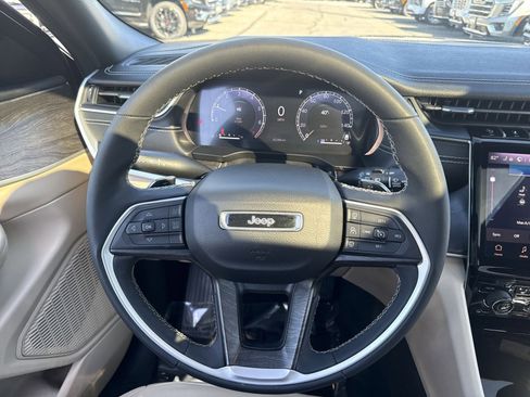 Used 2023 Jeep Grand Cherokee L Limited image 16