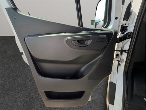 Used 2024 Mercedes-Benz Sprinter 2500 144 Cargo image 20