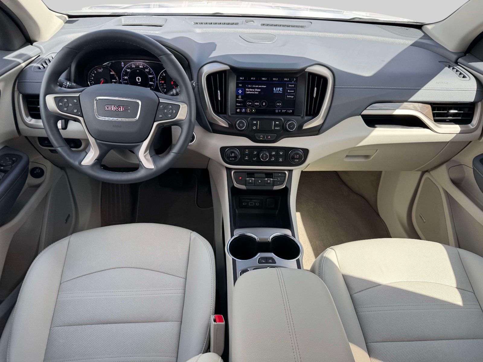 Used 2024 GMC Terrain Denali w/ Denali Premium Package AWD/4WD image 2