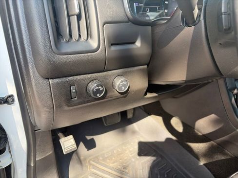Used 2018 Chevrolet Colorado LT AWD/4WD image 18