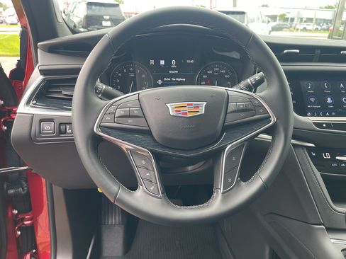 Used 2025 Cadillac XT5 Premium Luxury w/ Technology Package AWD/4WD image 18