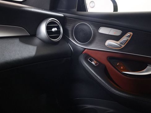 Used 2020 Mercedes-Benz GLC 300 4MATIC image 24