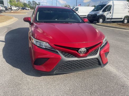Used 2019 Toyota Camry SE image 14