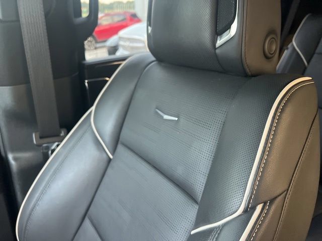 Used 2024 Cadillac Escalade Premium Luxury AWD/4WD image 9