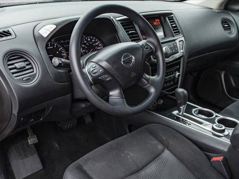 Used 2015 Nissan Pathfinder S image 10
