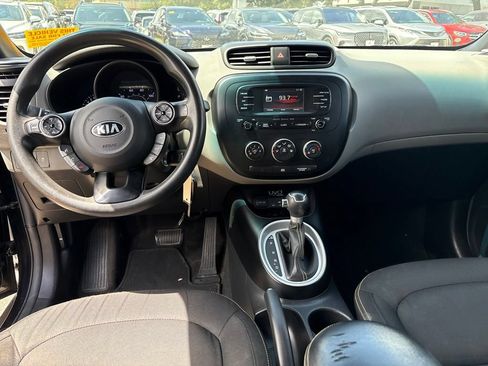 Used 2015 Kia Soul + FWD image 17