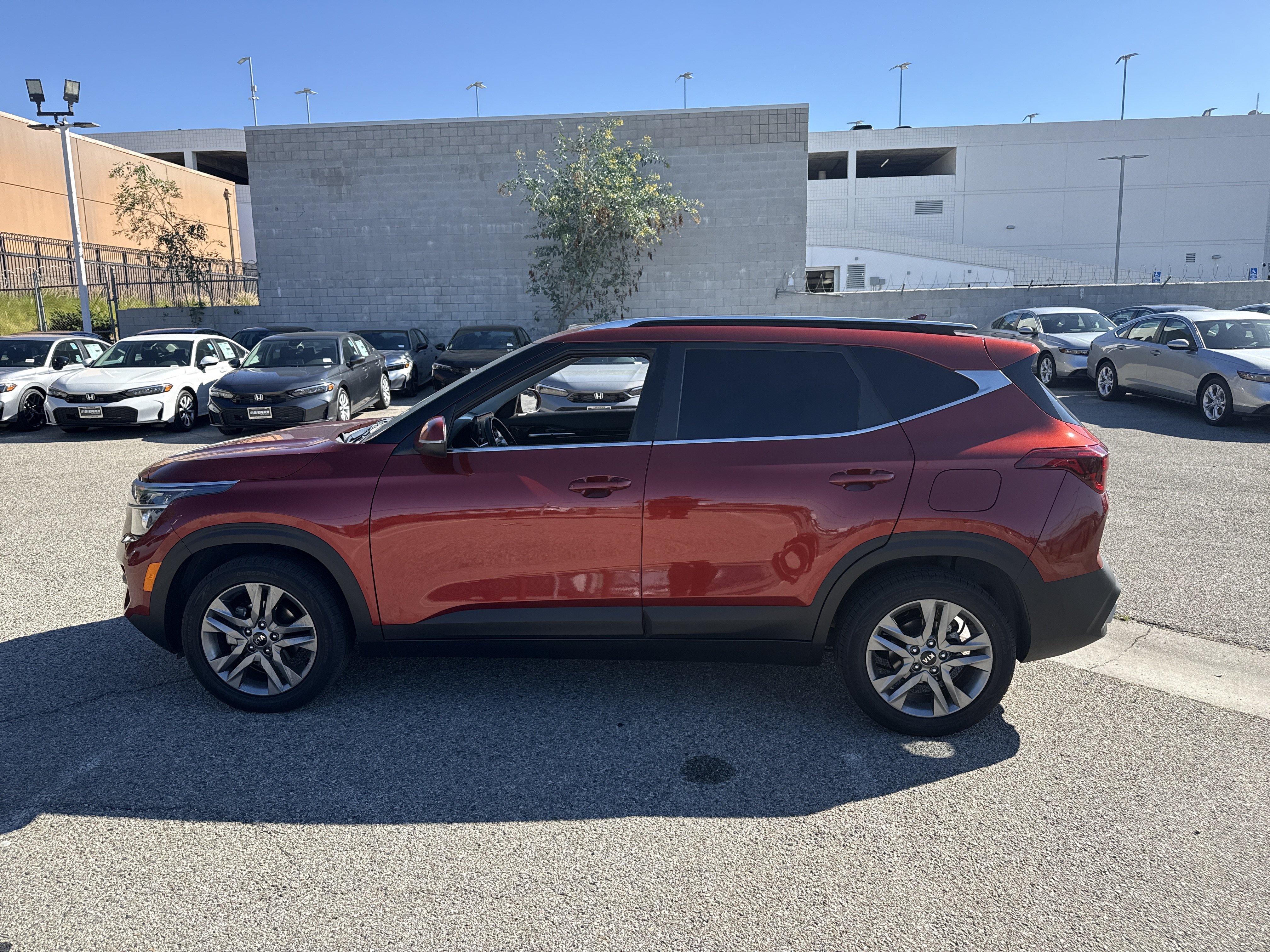 Used 2021 Kia Seltos S FWD image 7