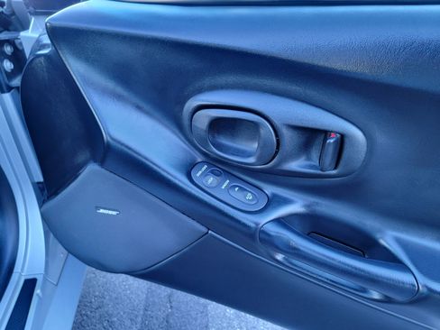 Used 2000 Chevrolet Corvette Coupe w/ Memory Pkg RWD image 12