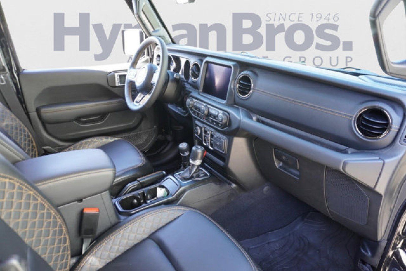 Used 2023 Jeep Gladiator Overland AWD/4WD image 16