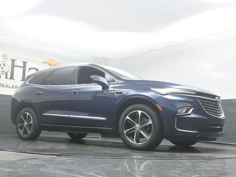 Used 2024 Buick Enclave Essence w/ LPO, Touring Package image 2