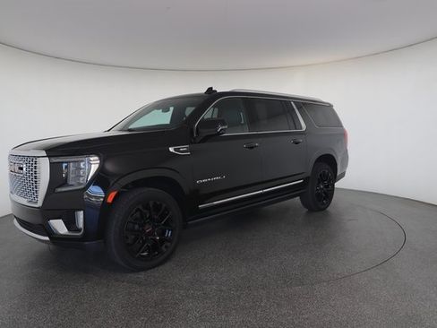 Used 2022 GMC Yukon XL Denali image 2