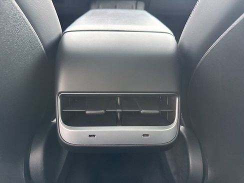 Used 2021 Tesla Model Y Long Range image 16