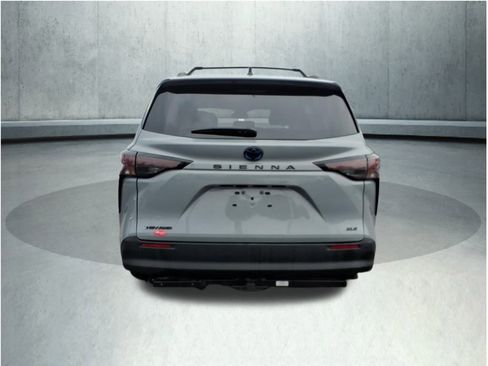 Certified 2025 Toyota Sienna XLE Woodland Edition image 22
