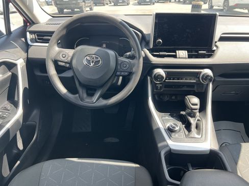 Used 2025 Toyota RAV4 XLE AWD/4WD image 18