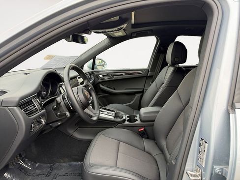 Used 2025 Porsche Macan AWD/4WD image 15