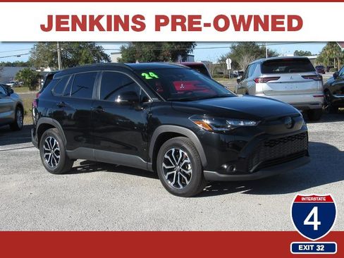 Used 2024 Toyota Corolla Cross SE image 1