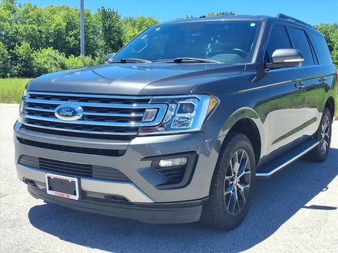 Used 2018 Ford Expedition XLT w/ Equipment Group 201A AWD/4WD image 29