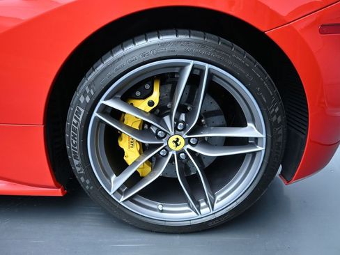 Used 2018 Ferrari 488 GTB RWD image 26