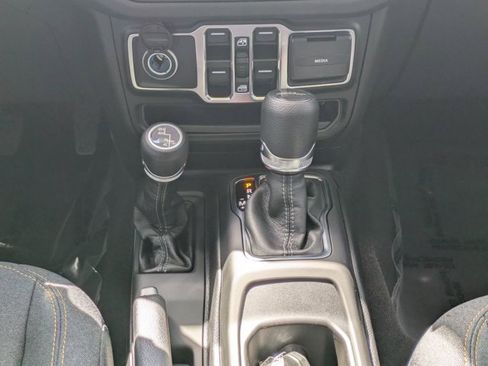 New 2025 Jeep Gladiator Sport image 17