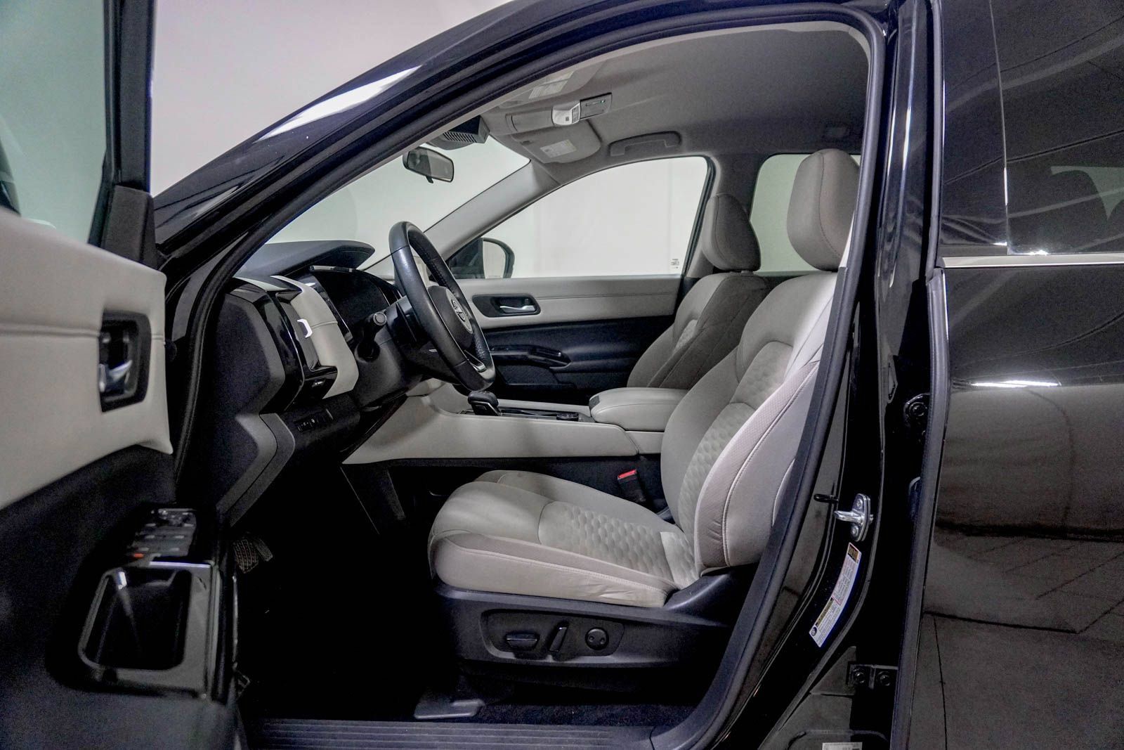 Used 2022 Nissan Pathfinder SV AWD/4WD image 20