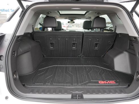 Used 2024 GMC Terrain SLT w/ Infotainment Package II image 18