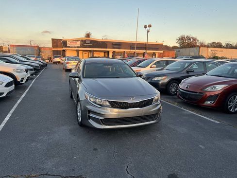 Used 2018 Kia Optima LX FWD image 5