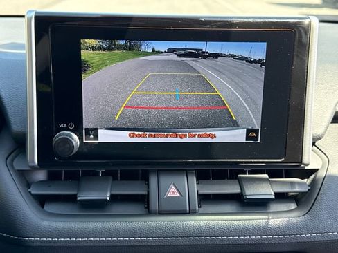 Used 2023 Toyota RAV4 LE AWD/4WD image 29