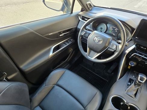 Used 2022 Toyota Venza XLE image 31